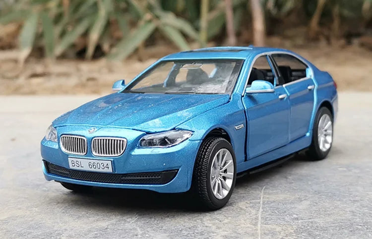 1:32 BMW 5 Series 535i Alloy Car Model Diecast Metal Toy Vehicles Car Model High Simulation Sound Light Collection Gift