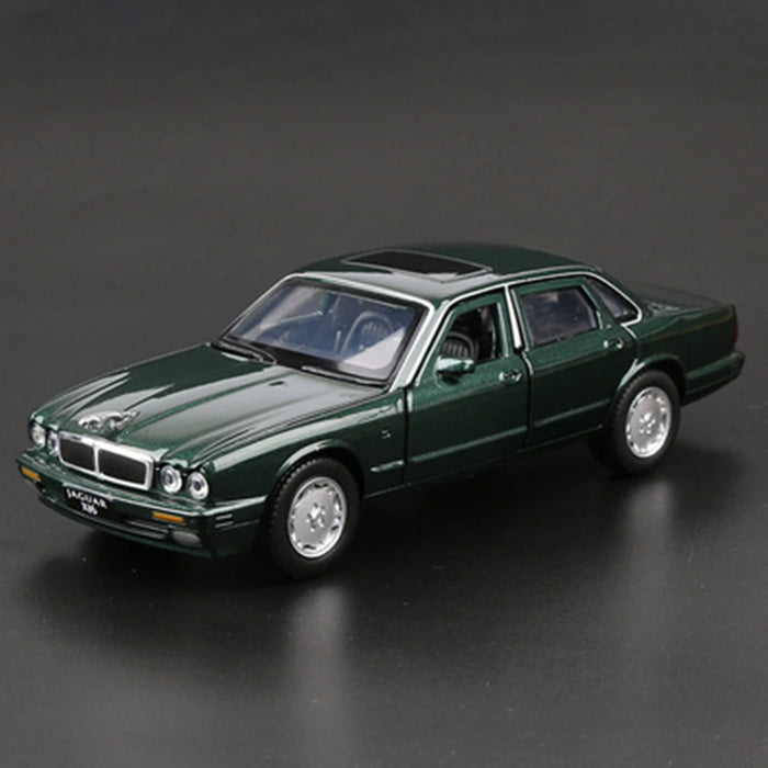 1:36 Jaguar XJ6 Alloy Car Model Diecast Metal Toy Classic Vehicles Car Model High Simulation Collection Pull Back Childrens Gift