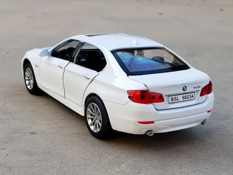 1:32 BMW 5 Series 535i Alloy Car Model Diecast Metal Toy Vehicles Car Model High Simulation Sound Light Collection Gift