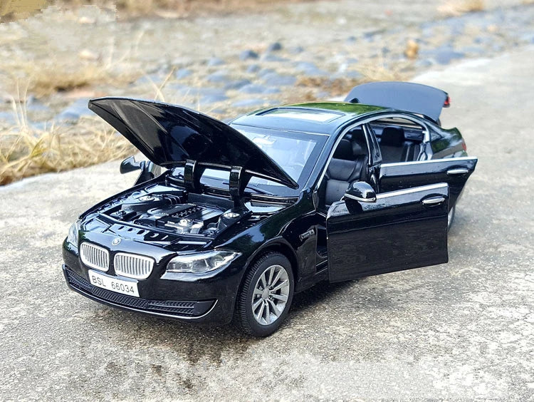 1:32 BMW 5 Series 535i Alloy Car Model Diecast Metal Toy Vehicles Car Model High Simulation Sound Light Collection Gift