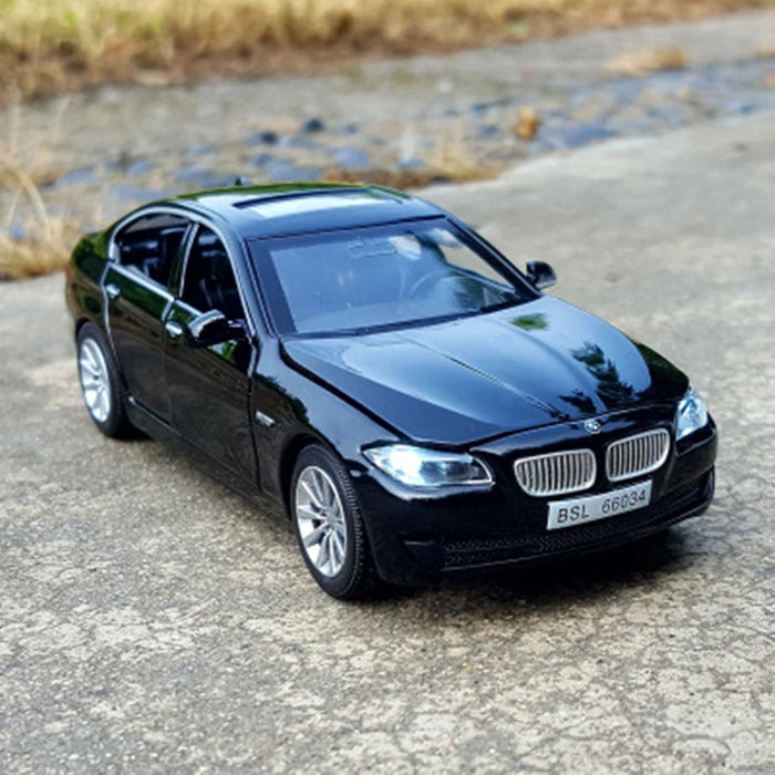1:32 BMW 5 Series 535i Alloy Car Model Diecast Metal Toy Vehicles Car Model High Simulation Sound Light Collection Gift