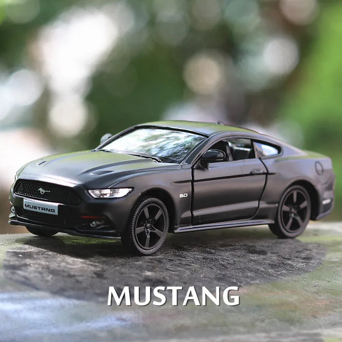 1:36 Ford Mustang GT Alloy Sports Car Model Diecasts Metal Toy Vehicles Car Model High Simulation Childrens Toys Gift Collection