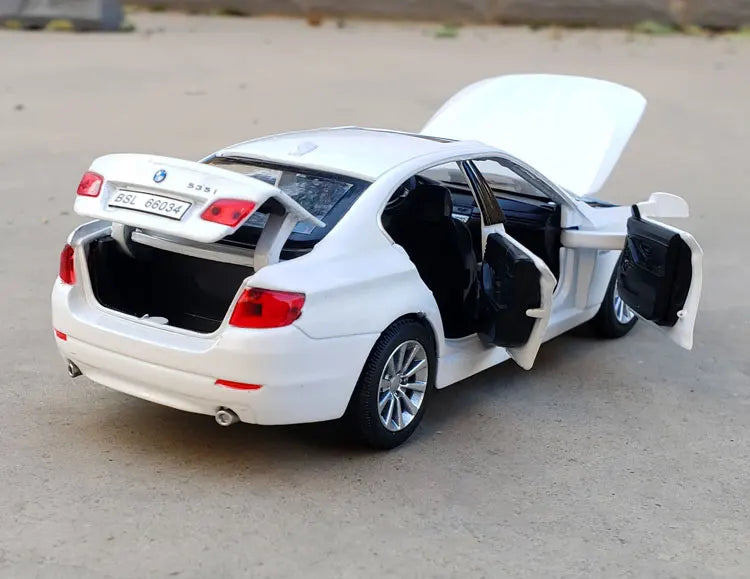 1:32 BMW 5 Series 535i Alloy Car Model Diecast Metal Toy Vehicles Car Model High Simulation Sound Light Collection Gift