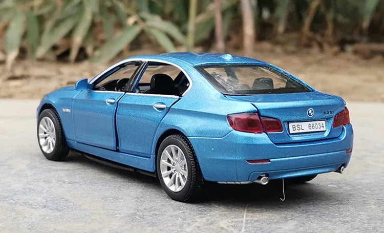 1:32 BMW 5 Series 535i Alloy Car Model Diecast Metal Toy Vehicles Car Model High Simulation Sound Light Collection Gift