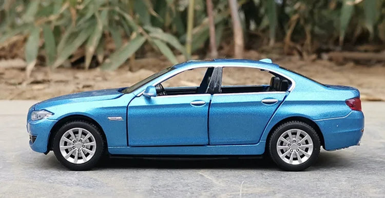 1:32 BMW 5 Series 535i Alloy Car Model Diecast Metal Toy Vehicles Car Model High Simulation Sound Light Collection Gift