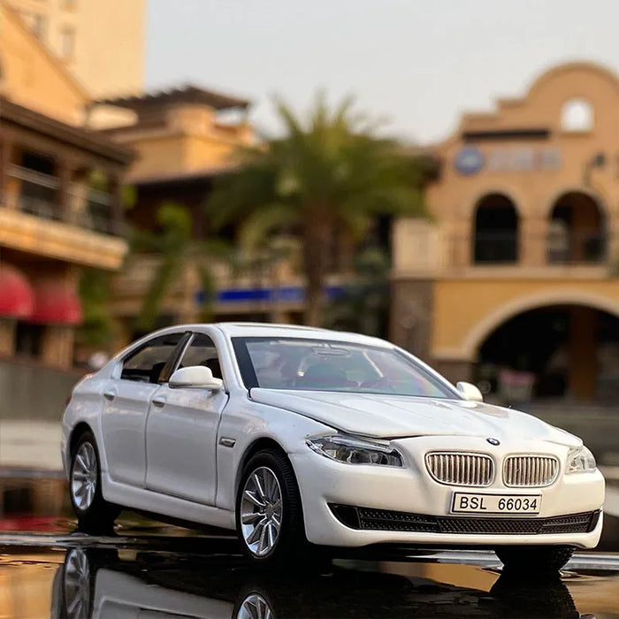 1:32 BMW 5 Series 535i Alloy Car Model Diecast Metal Toy Vehicles Car Model High Simulation Sound Light Collection Gift