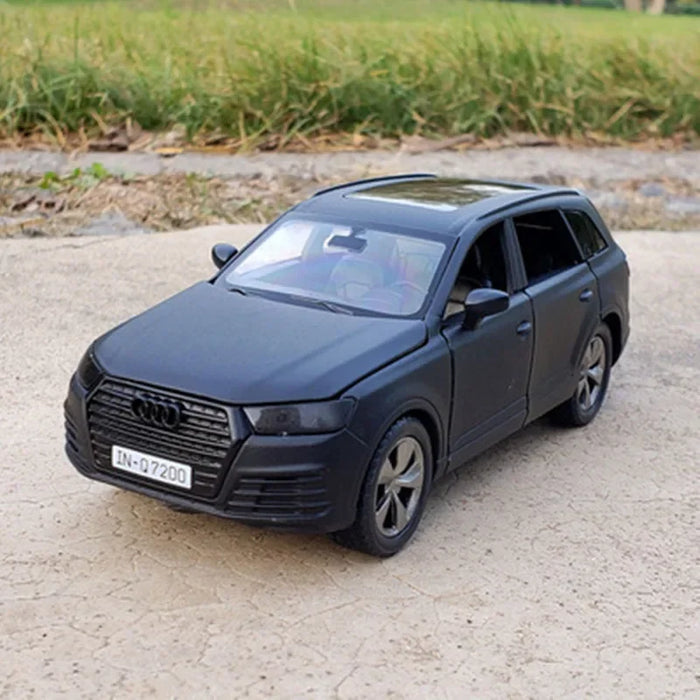 1:32 Audi Q7 SUV Alloy Car Model Diecast & Toy Vehicles Metal Car Model Simulation Sound and Light Collection Childrens Toy Gift