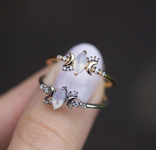 Fashion White Opal Sailor Moon Rhinestone Crystal Crescent Finger Ring For Women Moonstone Healing Engagement Wedding Jewelry
