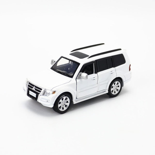 1:32 Scale Mitsubishi Pajero Diecast