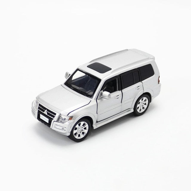 1:32 Scale Mitsubishi Pajero Diecast