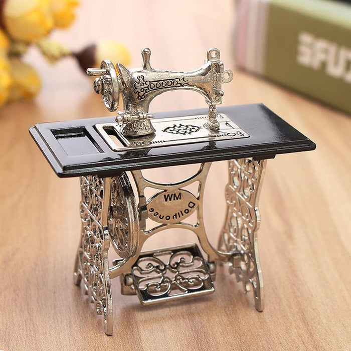 1Pc Mini Exquisite Alloy Sewing Machine Miniature
