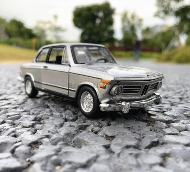 1:32 1972 BMW Alloy Car Model