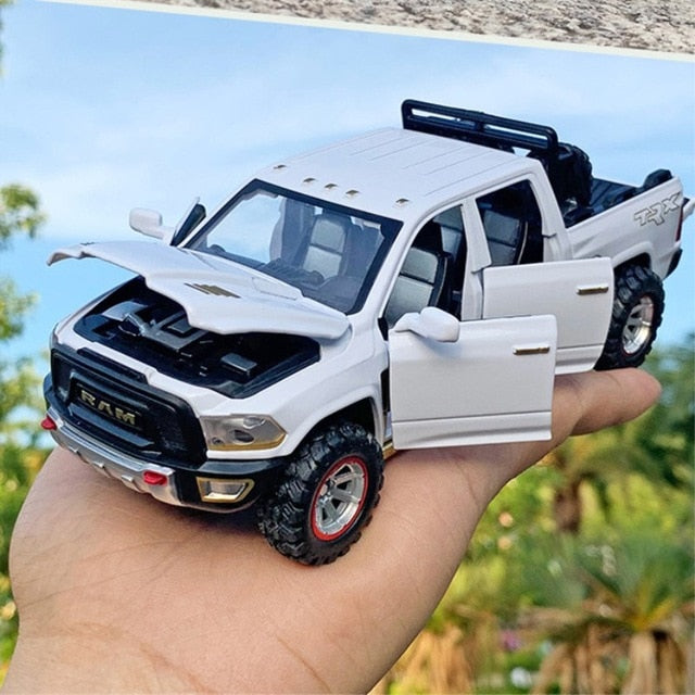1: 32 Dodge Ram  pickup truck model