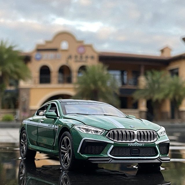 2020 1:32 Scale Diecast Model Car BMW M8