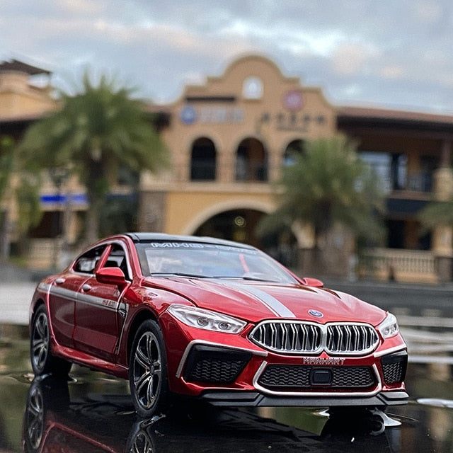 2020 1:32 Scale Diecast Model Car BMW M8