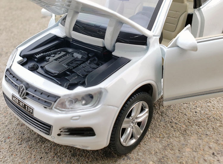 1:32 Volkswagen Touareg Acousto-optic Car Model