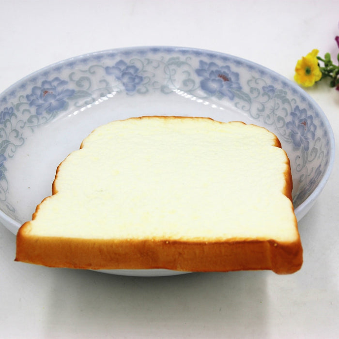 Sliced Bread Toast Kids Toy 1PC Miniature Kids Kitchen Toys Hot 14CM Jumbo Soft Scent Hand Pillow Gift Decoration Crafts