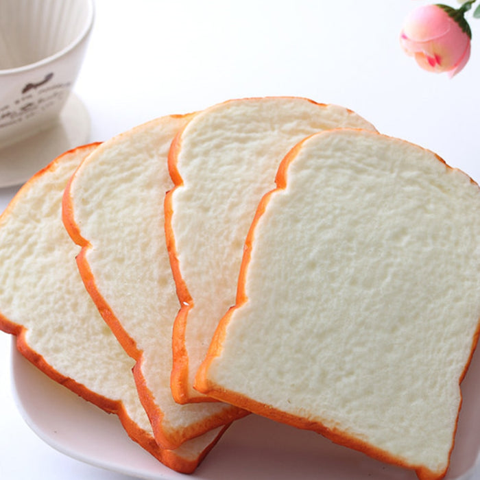 Sliced Bread Toast Kids Toy 1PC Miniature Kids Kitchen Toys Hot 14CM Jumbo Soft Scent Hand Pillow Gift Decoration Crafts